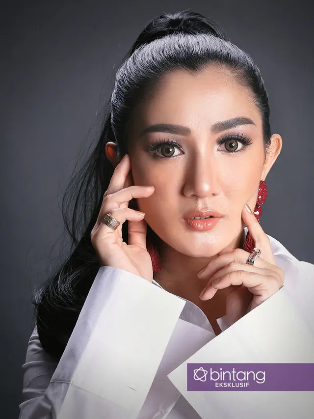 [Bintang] Eksklusif, Eksplorasi Melly Mono di Musik EDM dan Ballad