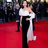 Raline Shah tampil mengenakan perhiasan mahal dari Piaget (@ralineshah)