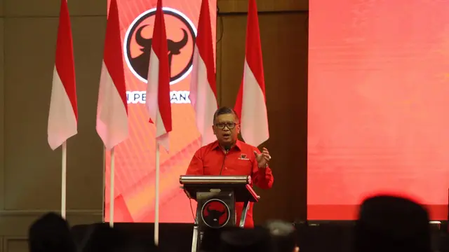 Sekjen PDIP Hasto Kristiyanto pada Rapat Koordinasi Teknis (Rakornis) dan konsolidasi memenangkan Pemilu 2024 Jatim, di Surabaya, Minggu (19/3/2023).
