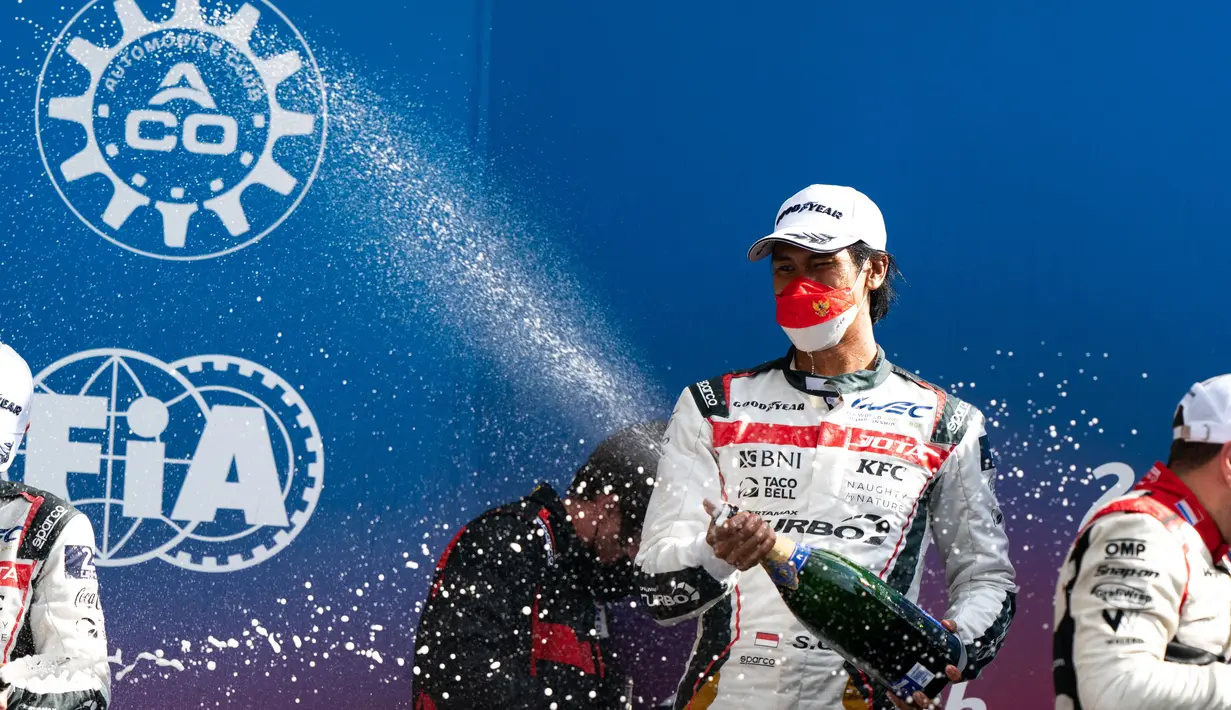 Sean Gelael di podium balapan Le Mans 24 Jam. (Istimewa)