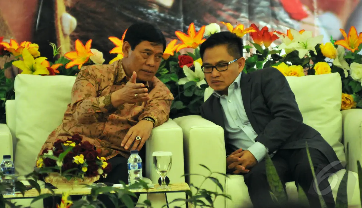 Dengan dibebaskannya wartawan asing untuk meliput, diharapkan Menteri Tedjo (kiri) tak ada lagi berita yang selalu mendiskreditkan bumi cendrawasih tersebut, Jakarta, Selasa (26/5/2015). (Liputan6.com/Andrian M Tunay)