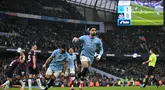 Pemain Manchester City, Omar Marmoush merayakan golnya ke gawang Newcastle United dalam laga lanjutan Liga Inggris 2024/2025 di Etihad Stadium, Manchester, Inggris, Sabtu (15/02/2025) waktu setempat. (AFP/Oli Scarff)