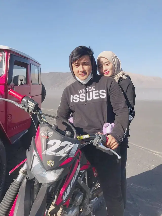 Jarang Tersorot, Ini 6 Potret Terbaru Dena Eks JKT 48 yang Sudah Menikah dan Punya Anak
