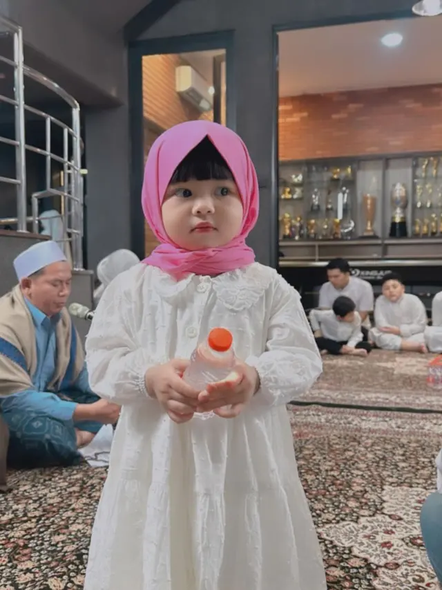 Potret Lucunya Ameena Anak Aurelie Hermansyah dan Atta Halilintar Berhijab Pink dan Berponi, Disebut Bak Boneka Hidup