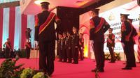 Jenderal Tito Karnavian memberi penghargaan kepada lima kepala kepolisian negara tetangga (Liputan6.com/Nafiysul Qodar)