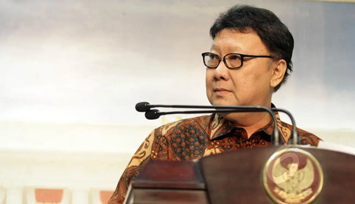 Menteri Dalam Negeri, Tjahjo Kumolo saat memberi keterangan usai menghadiri sidang kabinet paripurna di Istana Merdeka, Jakarta, Rabu (4/2/2015). Tjahjo memberikan pernyataan seputar pelaksanaan Pilkada secara serentak. (Liputan6.com/Faizal Fanani)