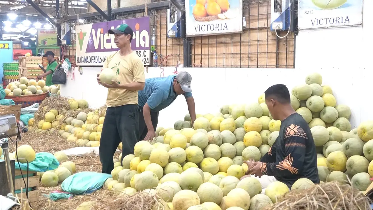 Penjual Buah Alami Kenaikan Omzet Usai Suplai Dapur MBG