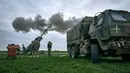 Tentara Ukraina menggempur posisi Rusia menggunakan Howitzer M777 yang dipasok Amerika Serikat (AS) di wilayah Kherson, Ukraina, 9 Januari 2023. Memasuki hari ke-321 peperangan, konflik di antara Rusia dengan Ukraina sampai saat ini terus berlanjut dan belum terlihat akan segera berakhir. (AP Photo/Libkos)