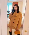 Seperti inilah potret cantik Yoona SNSD saat di acara brand Miu Miu. Ia tampil cantik elegan dengan mengenakan blazer dan rok. [Foto: instagram/yoona__lim]