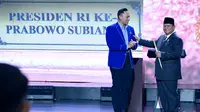 Presiden Prabowo Subianto bersama Ketum Partai Demokrat Agus Harimurti Yudhoyono (AHY) di acara penutupan Kongres VI Partai Demokrat. (Foto: Muchlis Jr - Biro Pers Sekretariat Presiden)