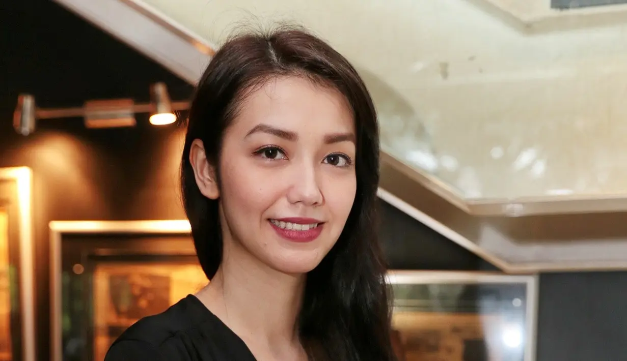 "Tapi sisi cuek dan tomboy perempuan itu kebagi dan ke pecah juga kan. Nah mbak Yanti tuh ada cuek-cuek betawinya, lebih beda lah sama cueknya aku. Aku mikir aku orangnya nggak feminim banget," ujarnya. (Galih W. Satria/Bintang.com)