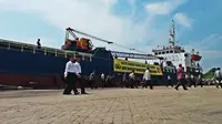 Sebuah kapal jenis cargo disita kepolisian karena menjadi kendaraan untuk menyelundupkan narkotika jenis sabu dan ekstasi. (Liputan6.com/Hanz Jimenez Salim)