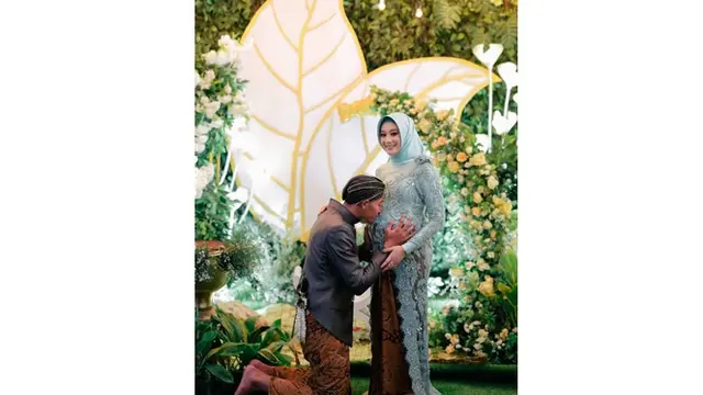 5 Momen Siraman 7 Bulan Kehamilan Istri Hansamu Yama, Penuh Khidmat