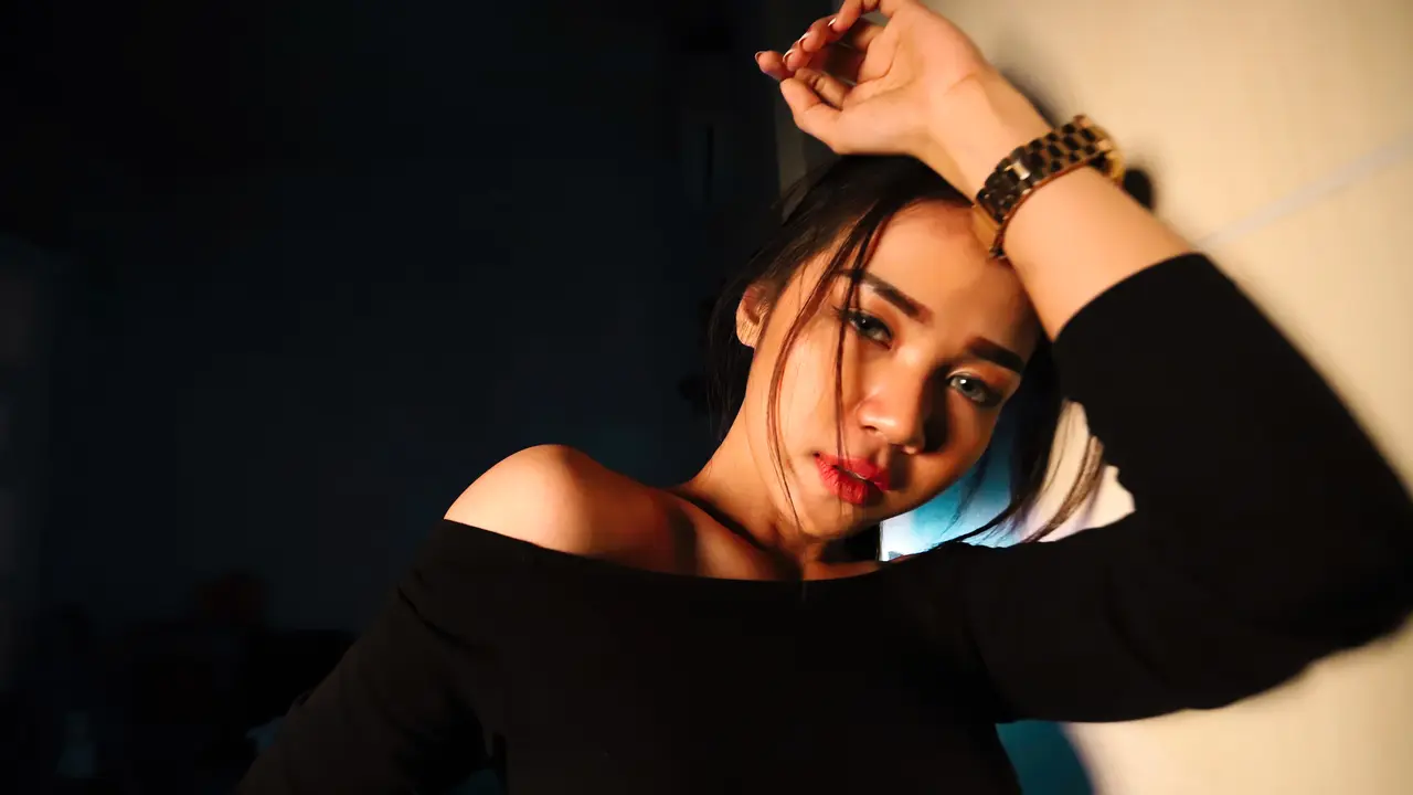 perempuan galau 1