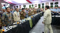 Prabowo Ingin Rekrutmen TNI-Polisi Diubah: Boleh Pakai Kacamata Asal Pintar