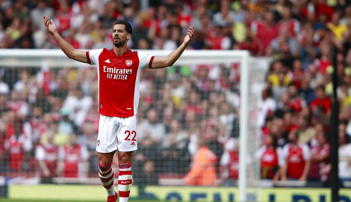 Pablo Mari - Pemain yang berposisi sebagai bek ini merupakan rekrutan pertama The Gunners era pelatih Mikel Arteta. Bek yang ditebus Arsenal dari Flamengo dengan harga 8 juta euro atau sekitar Rp 138 miliar sejauh ini dinilai gagal menjadi benteng kokoh untuk pertahanan Arsenal. (Foto: AP/Ian Walton