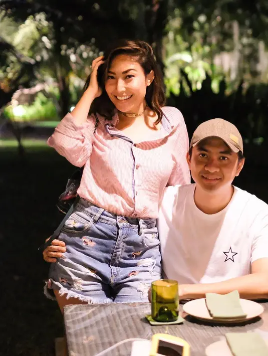 Ayu Dewi dan Regi Datau