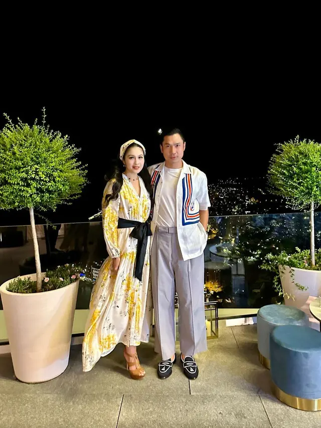 Disebut Disney Couple, Ini 10 Gaya Bucin Sandra Dewi dan Harvey Moeis Saat Liburan hingga Kondangan