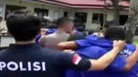 Dengan chip ini polisi bisa mendeteksi pelaku jika mendekati anak-anak seperti yang diterapkan di Selandia Baru.