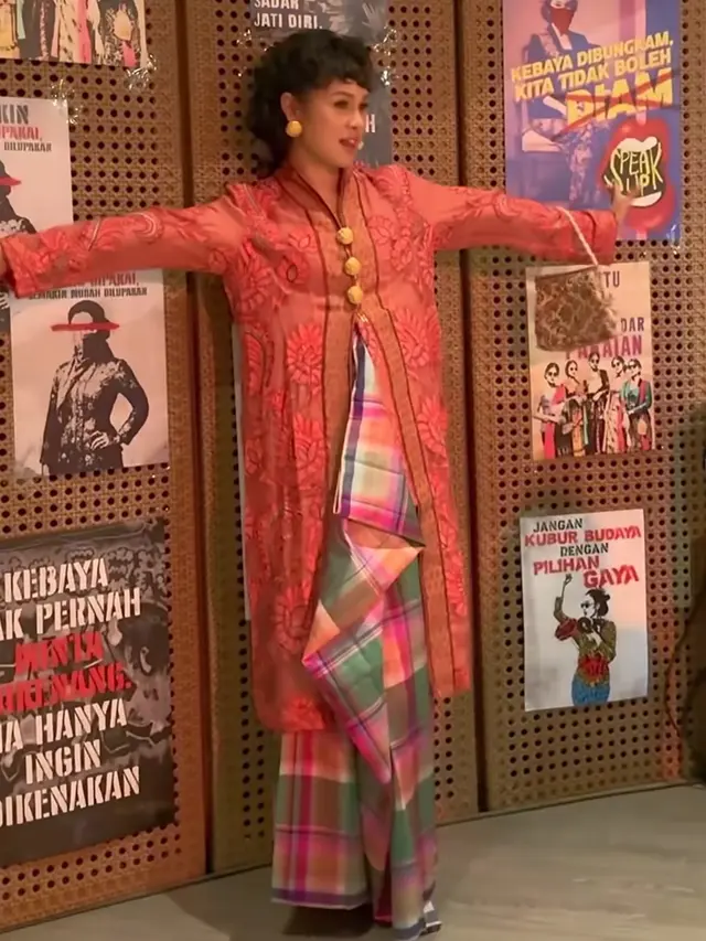 Andien Aisyah pakai wastra