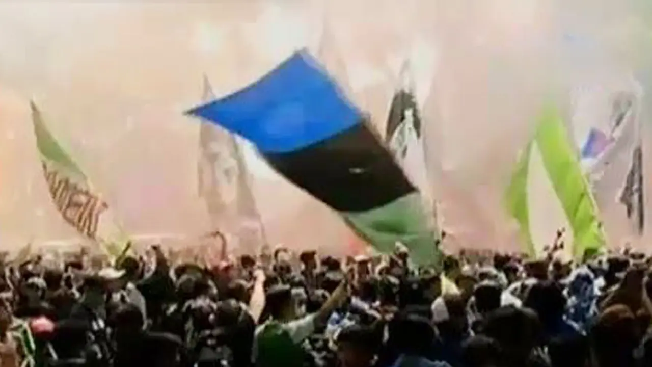 Bonek Sambut Putusan PSSI 