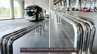 Warganet mengejek bandara Malaysia yang memperkenalkan bangku besi ala halte bus sebagai fasilitas kursi nyaman terbaru. (dok. Facebook)