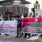 Mahasiswa berdemonstrasi menuntut Polda Riau tuntaskan pengusutan dana Yayasan Pembangunan Rokan Hulu di Universitas Pasir Pangaraian.  (Liputan6.com/M Syukur)