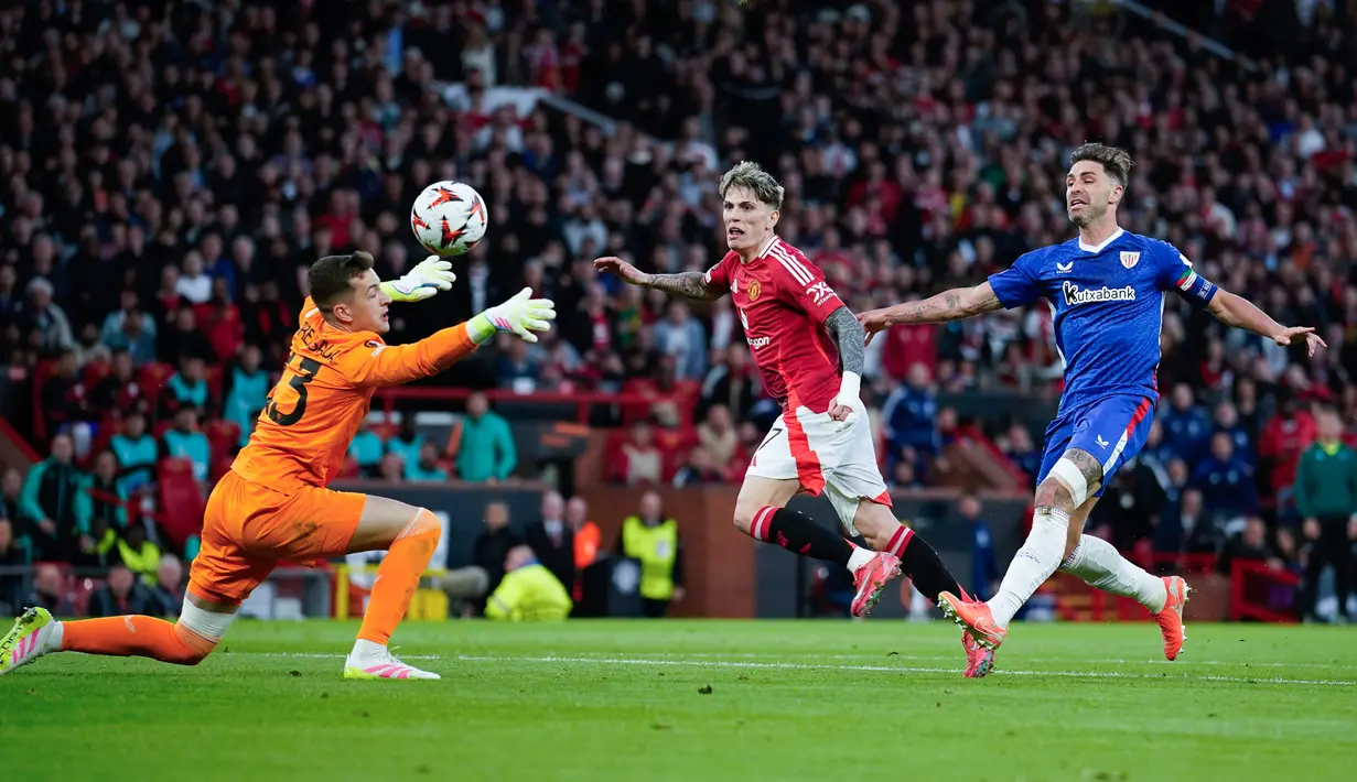 Setan Merah berhasil melumat Athletic Bilbao dengan skor 4-1 dalam duel leg kedua semifinal yang dihelat di Old Trafford, Jumat (9/5/2025) dini hari WIB. (AP Photo/Dave Thompson)