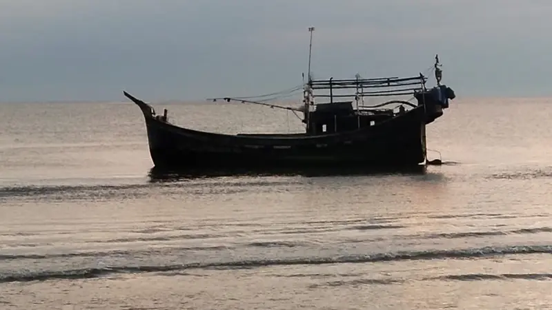 Kapal kayu pengangkut imigran Rohingya yang terdampar di perairan Aceh (Liputan6.com/Ist)