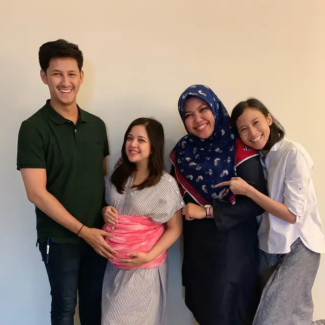 Tasya Kamila dan Randi Bachtiar ikut kelas parenting.