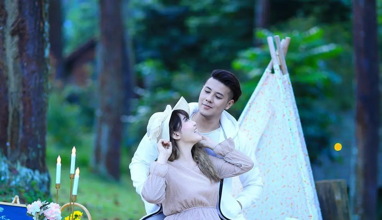 Via Vallen dan Chevra Papinka. (Foto: Instagram @viavallen)