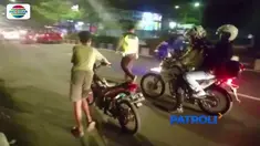 Aparat Polresta Sidoarjo menggelar razia balap liar di kawasan Jalan Achmad Yani, Sidoarjo. Puluhan remaja berhasil diamankan dan ditilang petugas.