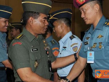 Citizen6, Jakarta: Penataran yang akan berlangsung selama satu bulan tersebut diikuti oleh 20 peserta dari lingkungan TNI. (Pengirim: Badarudin Bakri)
