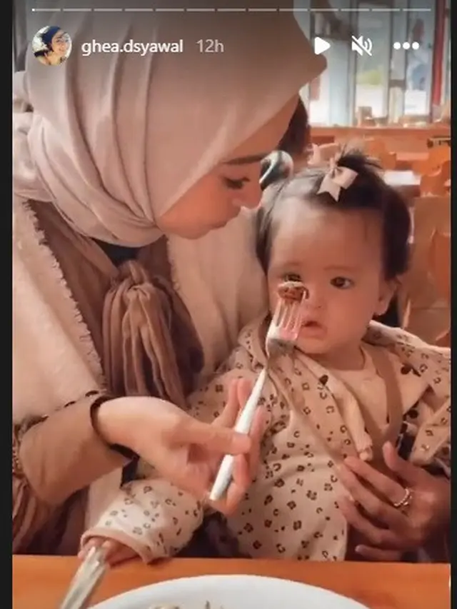 Poppy Bunga dan Ghea D'Syawal bertemu di Belanda (Foto: Instagram @ghea.dsyawal)