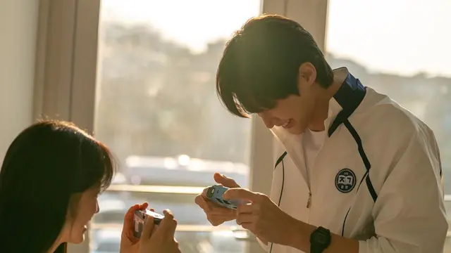Byeon Woo Seok dan Kim Hye Yoon di balik layar drakor Lovely Runner. (Instagram/ byeonwooseok)