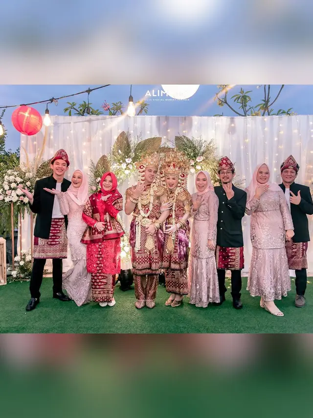 7 Momen Kompak Dinda Hauw dan Rey Mbayang dalam Pernikahan Sang Kakak
