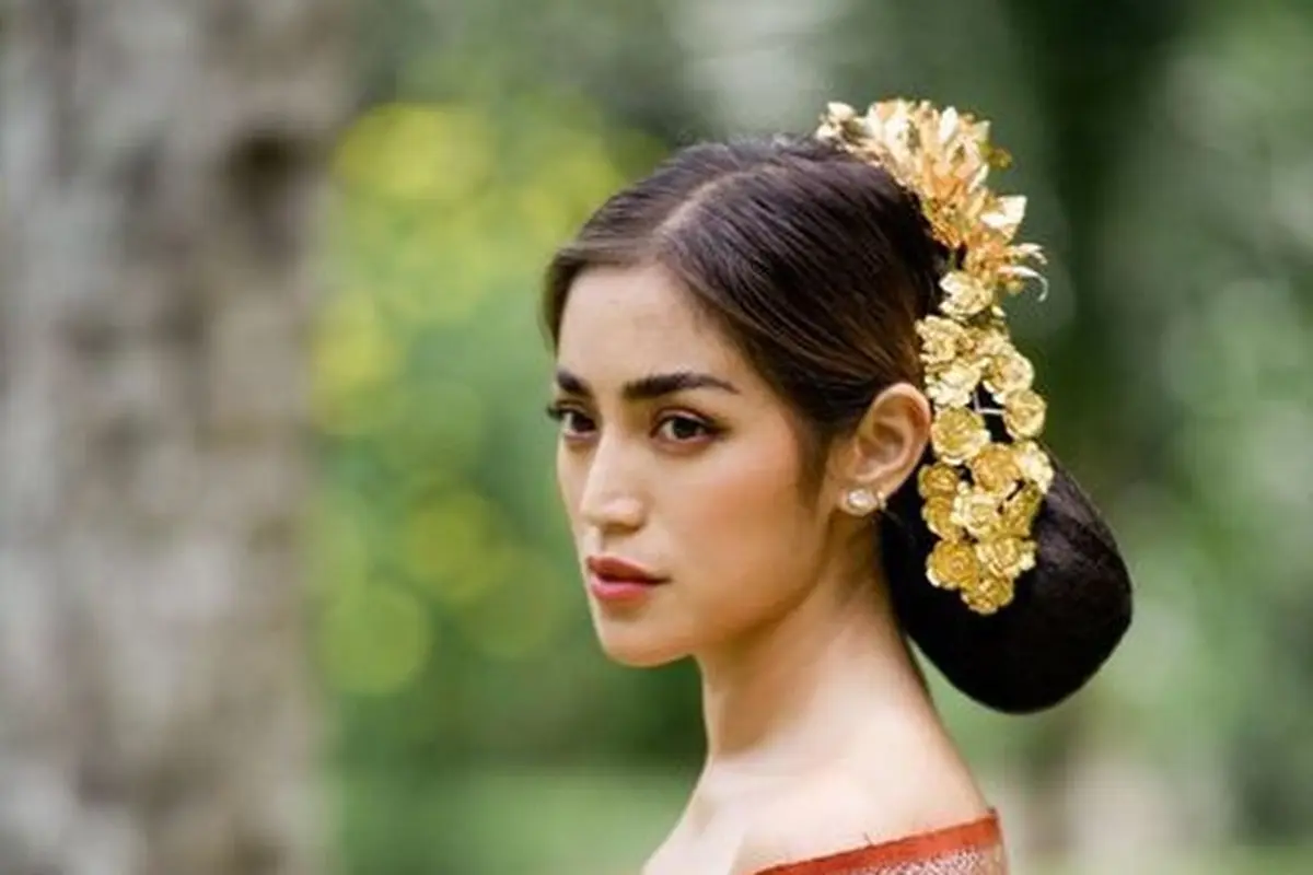 5 Potret Cantik Artis Kenakan Pakaian Adat Bali, Bak Putri Kerajaan