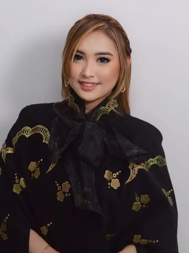 7 Pesona Lebby Wilayati dengan Makeup Tebal yang Selalu Curi Perhatian