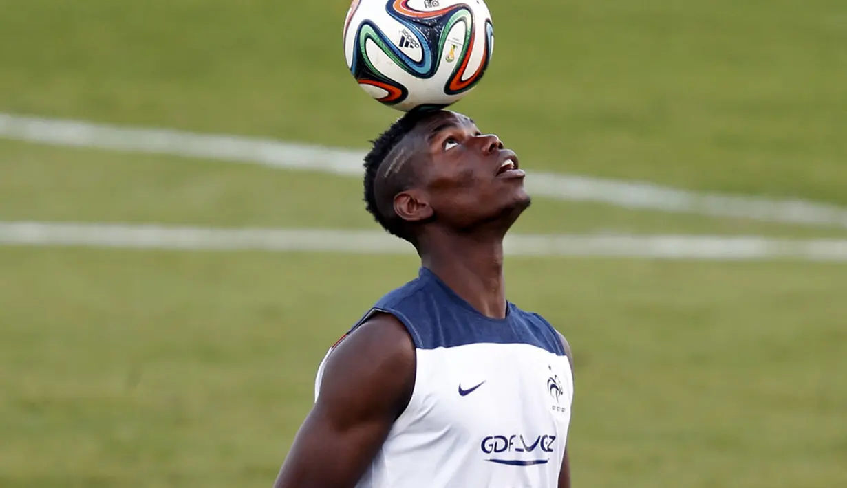 Gelandang muda Timnas Perancis, Paul Pogba, juga memiliki karier sepak bola yang gemilang bersama klub Italia, Juventus, (1/7/2014). (REUTERS/Charles Platiau) 