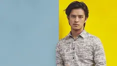 Handi Morgan Winata, eks personel boyband Smash yang kini sedang laris manis sebagai aktor. Morgan sudah membintangi 18 judul film sepanjang kariernya. Karakter pria tampan dan menawan selalu melekat dengan sosok Morgan Oey di berbagai film yang ia bintangi. (Liputan6.com/IG/@morganoey)