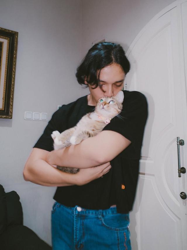 6 Potret Kejutan Ultah Faishal Tanjung Adik Sheila Dara, Nadin Amizah Ikut Meriahkan