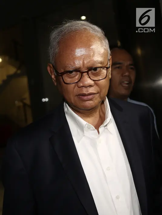 Presiden Direktur Lippo Karawaci Ketut Budi Wijaya usai menjalani pemeriksaan di Gedung KPK, Jakarta, Kamis (25/10). Ketut diperiksa sebagai saksi dalam kasus dugaan suap perizinan proyek pembangunan Meikarta. (Liputan6.com/Herman Zakharia)