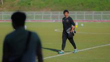 Sesi latihan Timnas Indonesia U-22 di Rajamangala University of Technology Lanna Stadium, Doi Saket, Chiang Mai, Minggu (7/12/2025) dipimpin langsung oleh Indra Sjafri. (Bola.com/Bagaskara Lazuardi)