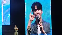 Kim Seon Ho di acara fanmeeting yang digelar, Sabtu (27/7/2024). [Foto: Lanny Kusuma/Fimela]