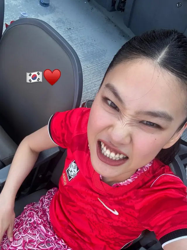 Gaya Manis Jung Ho Yeon Antar Louis Vuitton Trophy Trunk di Final Piala Dunia 2026