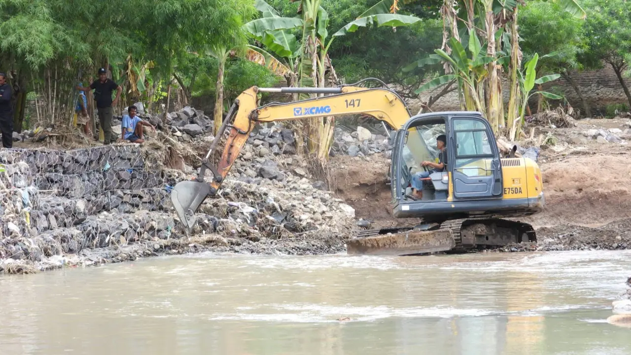 Kegiatan normalisasi sungai di 31 titik di Bandar Lampung telah berlangsung untuk atasi banjir. Foto : (Istimewa).