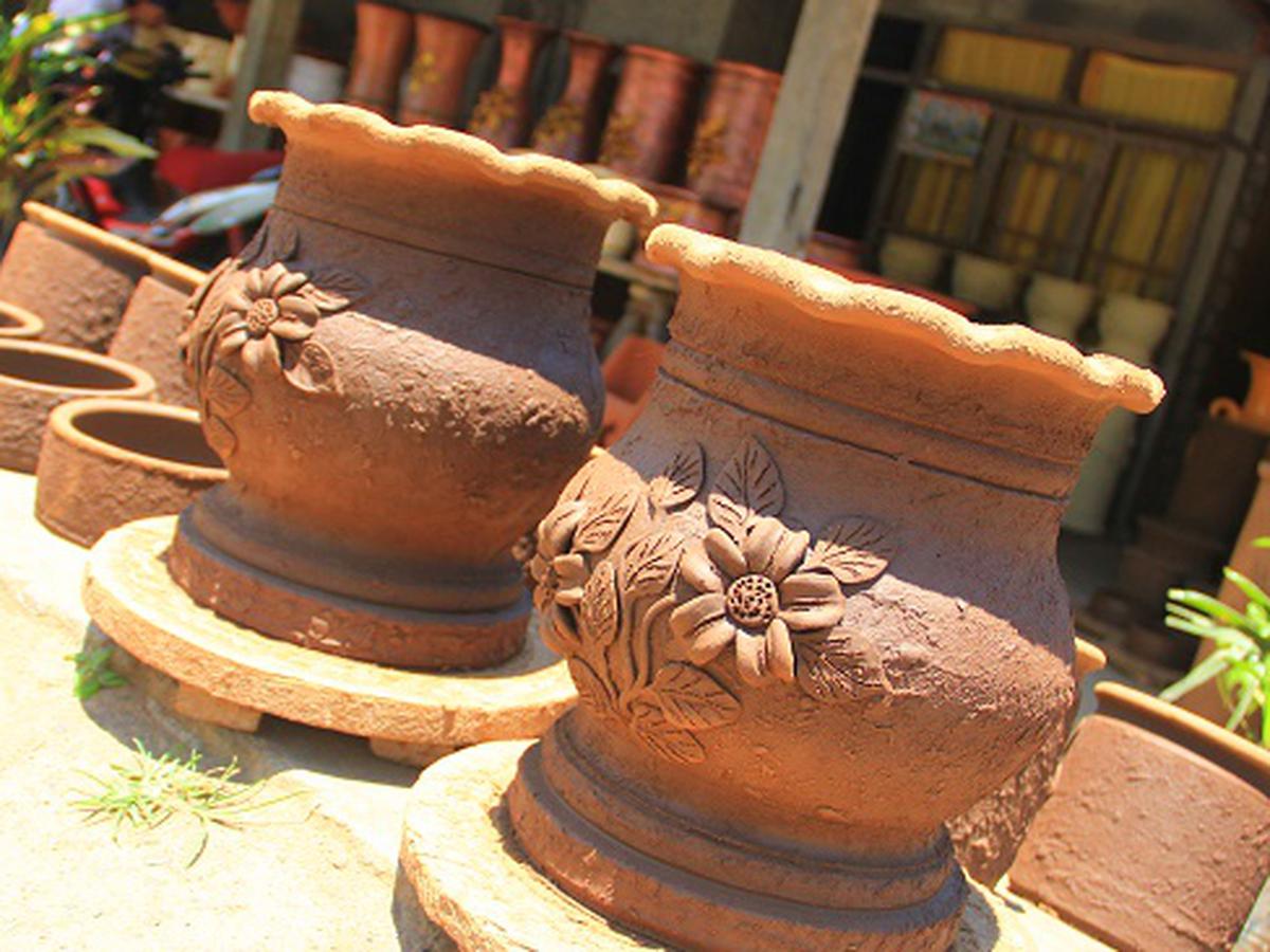 Keramik di daerah jawa tengah sebagian besar terbuat dari