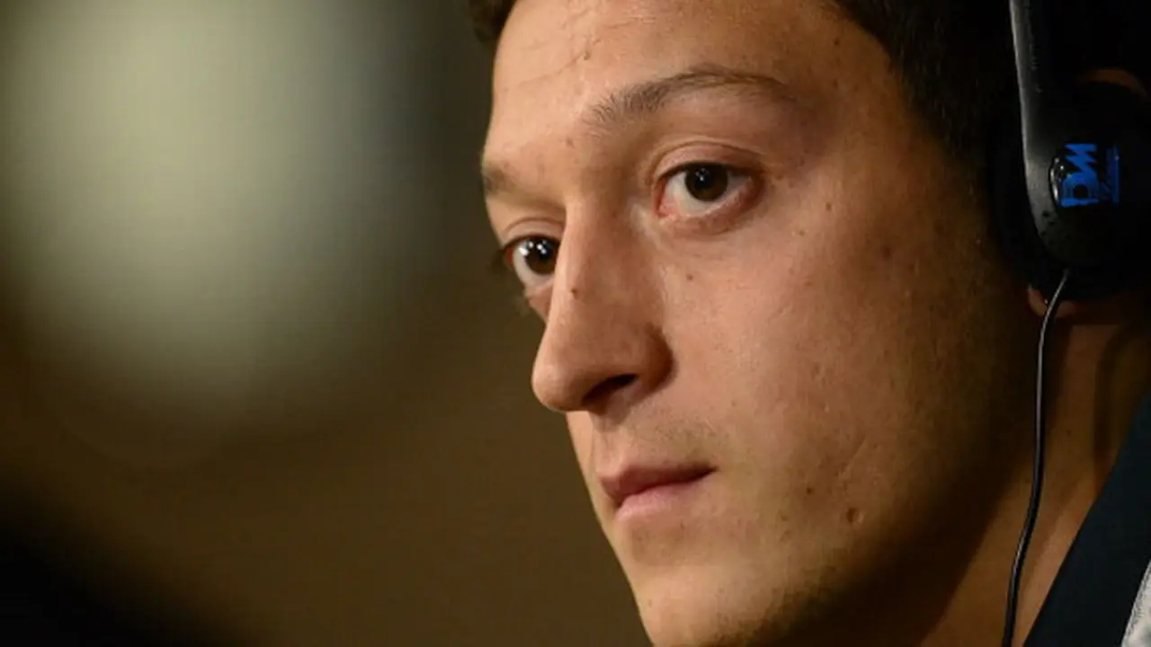 mesut-ozil-3-130905b.jpg
