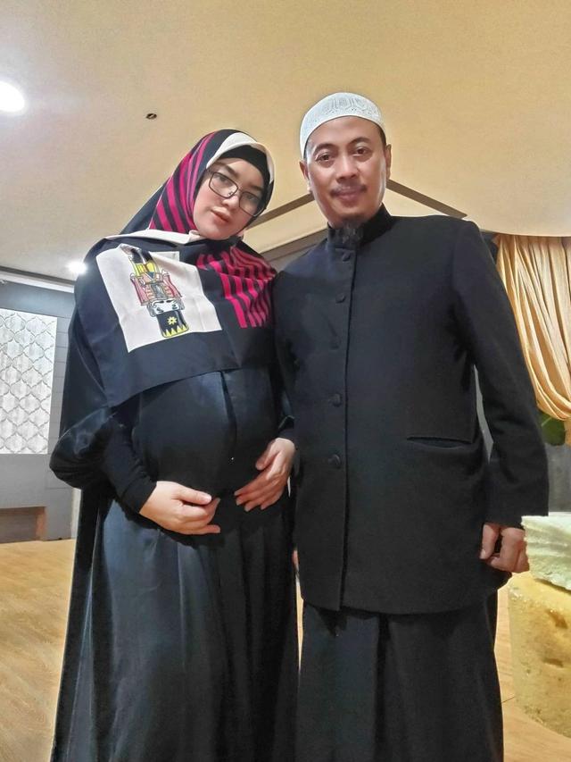 Makin Buncit, Ini 6 Kebersamaan Opick dan Bibi Silvana Jelang Kelahiran