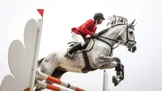 Atlet berkuda tim DNV Equestrian, Nusrtdinov Zayan Fatih beraksi pada nomor Show Jumping 90 cm saat ajang Solidarity Equestrian Challange 2022 yang berlangsung di Jakarta International Equestrian Park, Jakarta Timur, Minggu (30/01/2022). (Bola.com/Bagaskara Lazuardi)